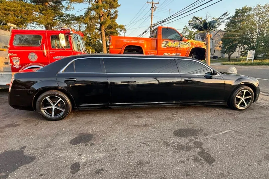 2014 Chrysler 300 Base photo 1