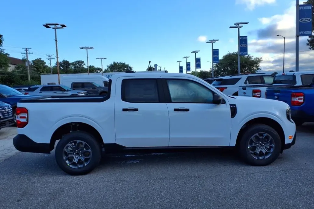 2025 Ford Maverick XLT photo 1