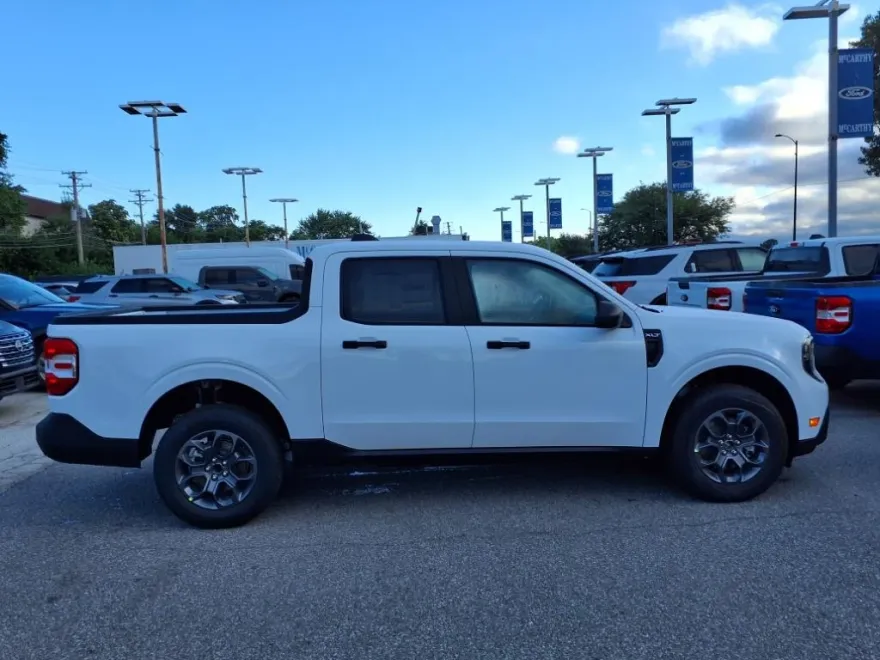 2025 Ford Maverick XLT photo 1