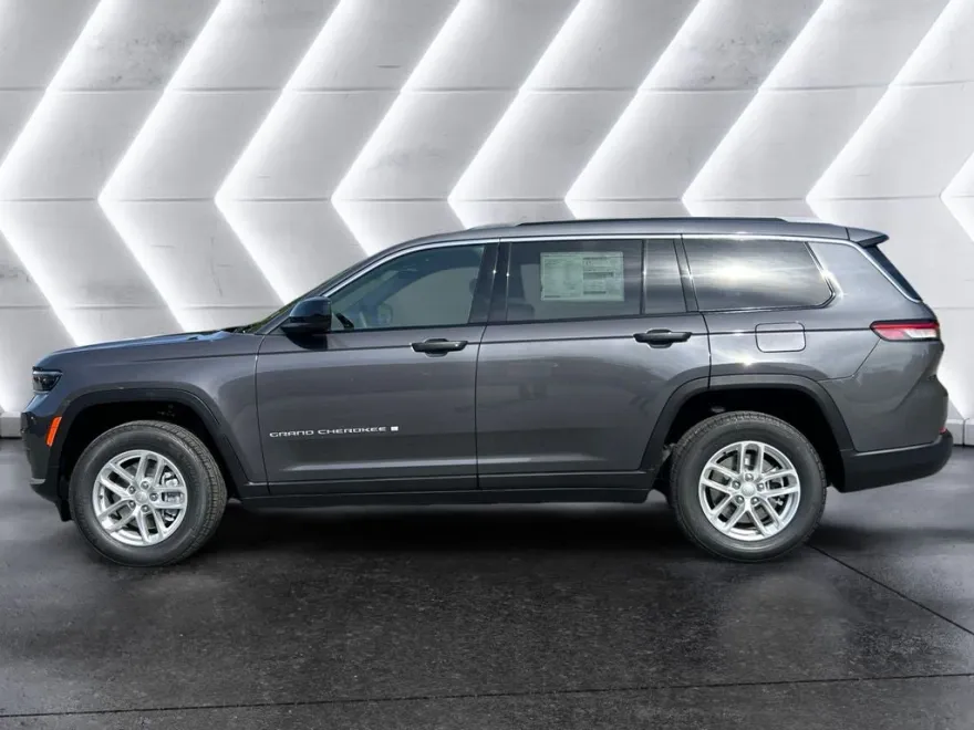 2025 Jeep Grand Cherokee Laredo photo 1