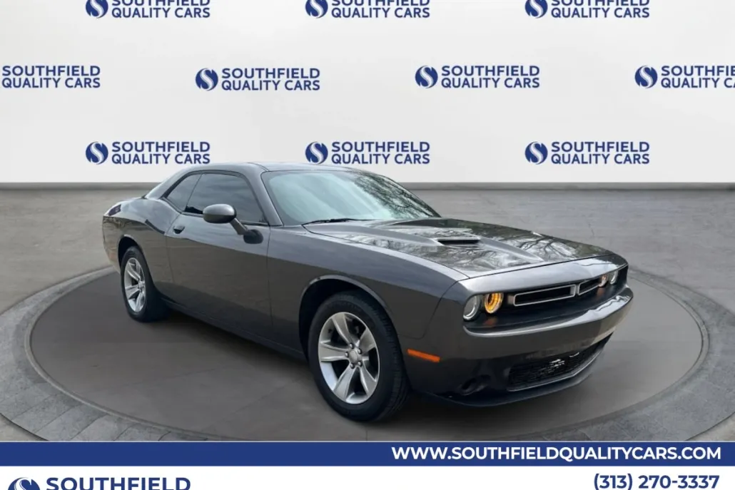 2019 Dodge Challenger SXT photo 1