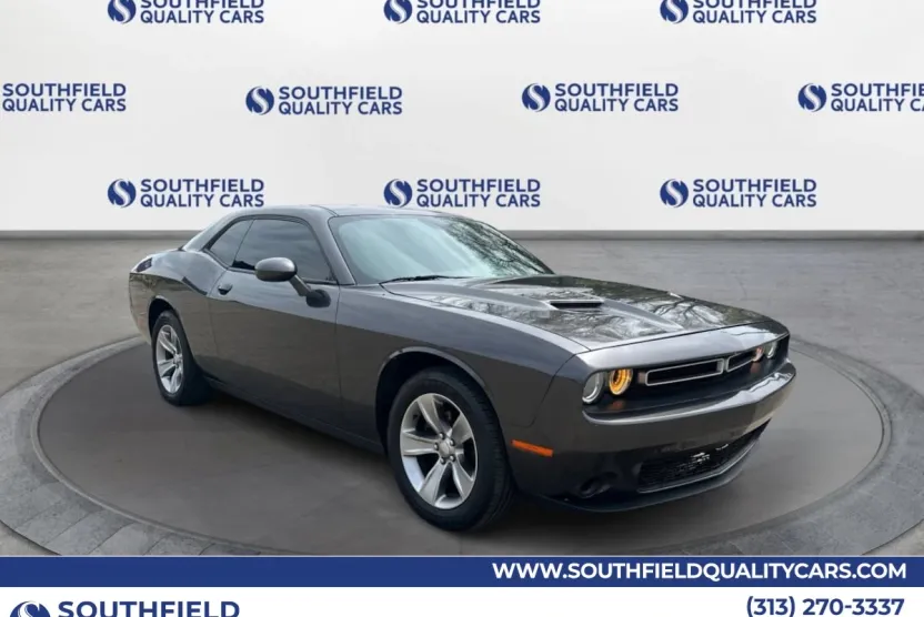 2019 Dodge Challenger SXT photo 1