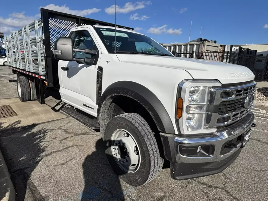 2024 Ford F-600 photo 1