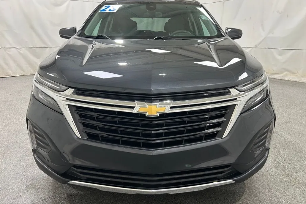 2023 Chevrolet Equinox LT photo 1