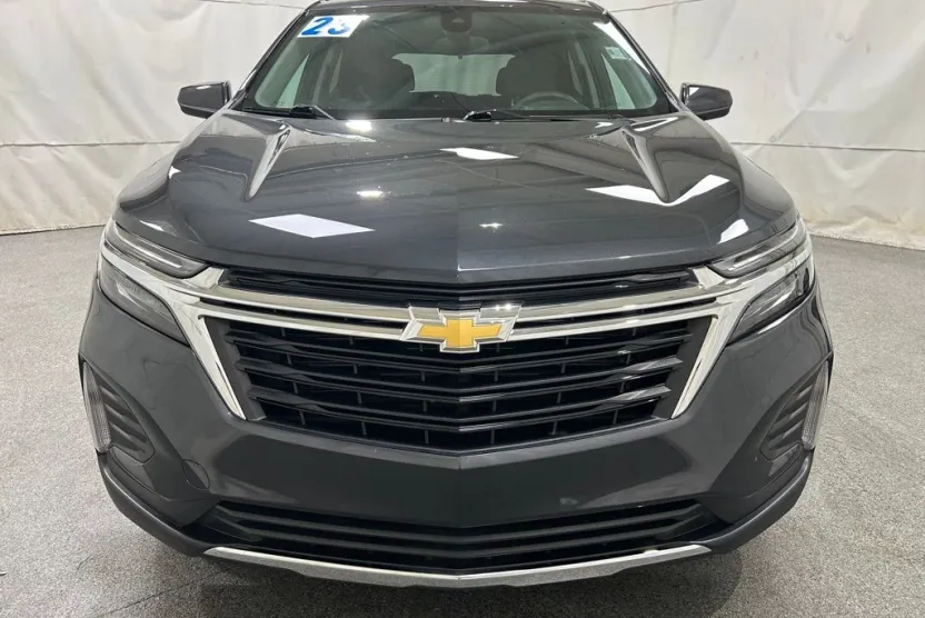 2023 Chevrolet Equinox LT photo 1