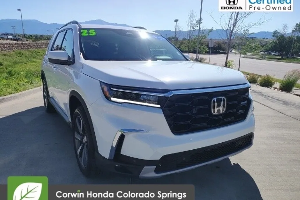 2025 Honda Pilot Touring photo 1