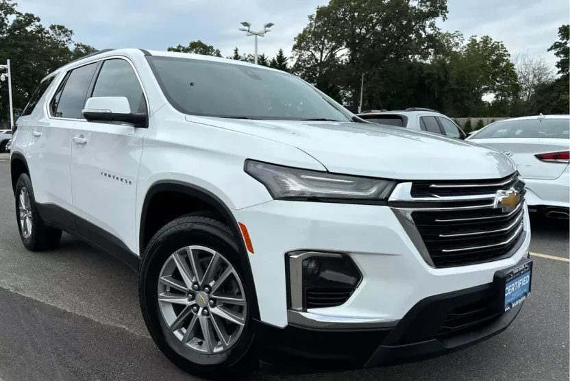 2023 Chevrolet Traverse Cloth 1LT photo 1