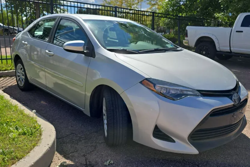 2017 Toyota Corolla LE photo 1