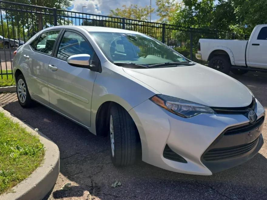 2017 Toyota Corolla LE photo 1