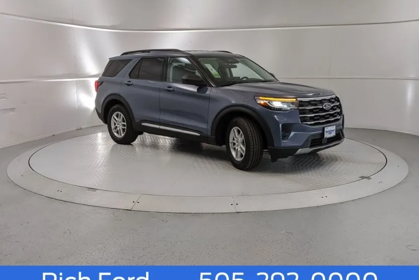 2025 Ford Explorer photo 1