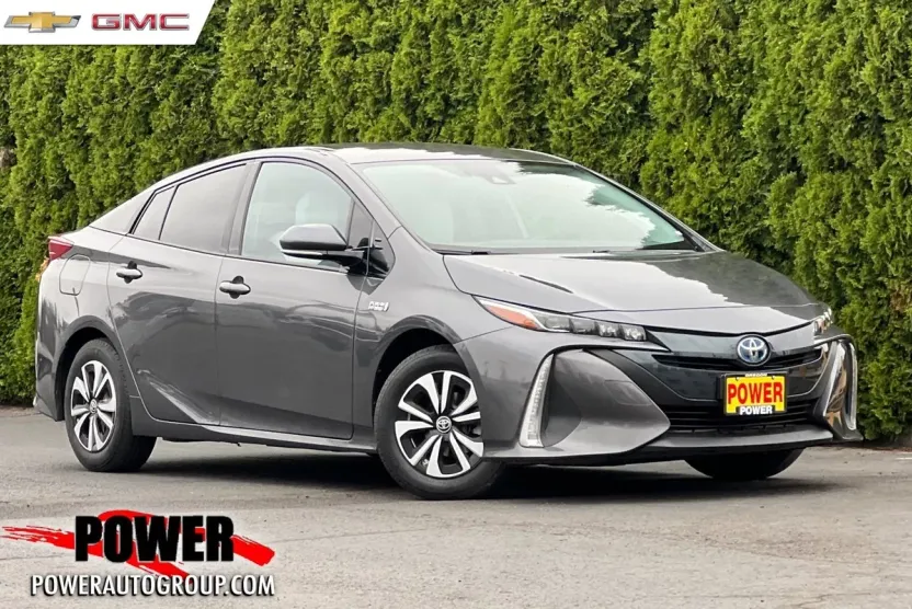 2017 Toyota Prius Prime Advanced photo 1