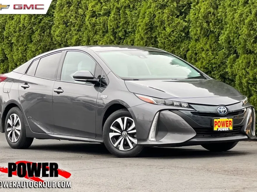 2017 Toyota Prius Prime Advanced photo 1