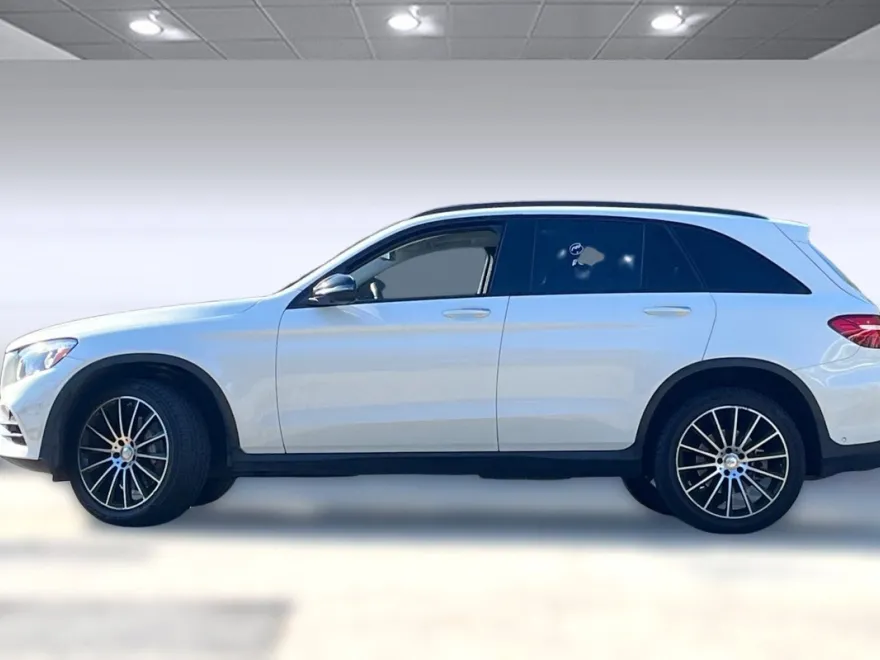 2016 Mercedes Benz GLC 4MATIC 300 photo 1