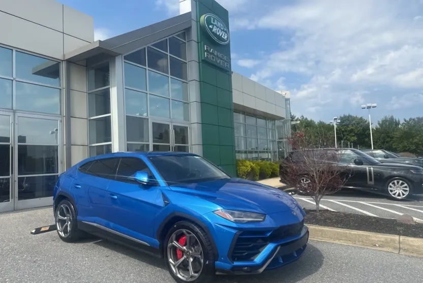 2019 Lamborghini Urus Base photo 1