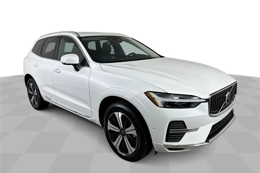 2023 Volvo XC60 Recharge Hybrid T8 Plus photo 1
