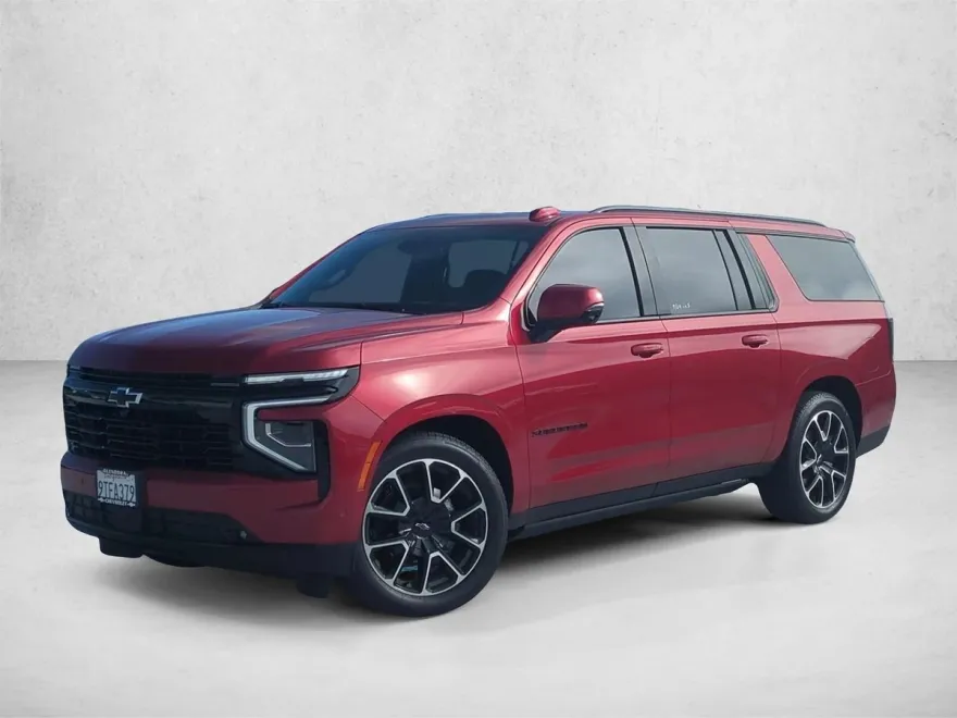 2025 Chevrolet Suburban RST photo 1