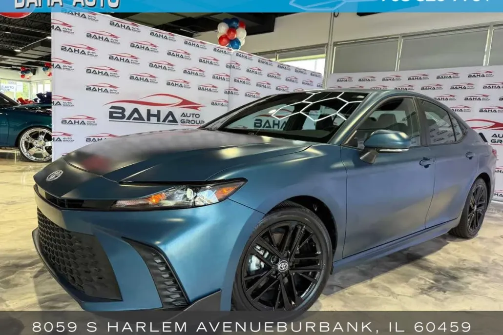 2025 Toyota Camry SE photo 1