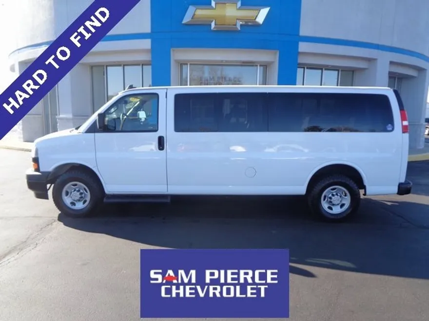 2022 Chevrolet Express Passenger 3500 LS photo 1