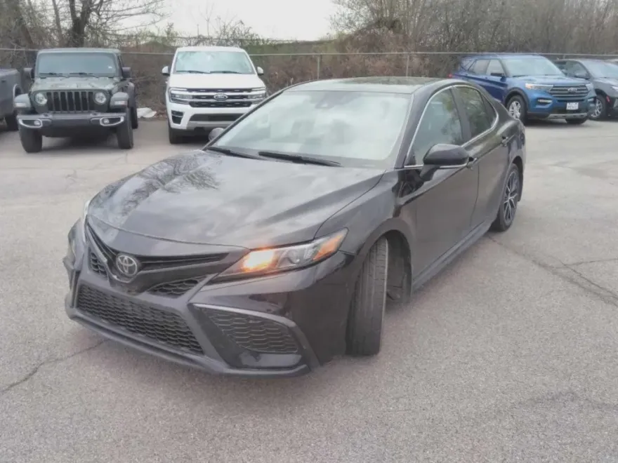 2023 Toyota Camry SE photo 1