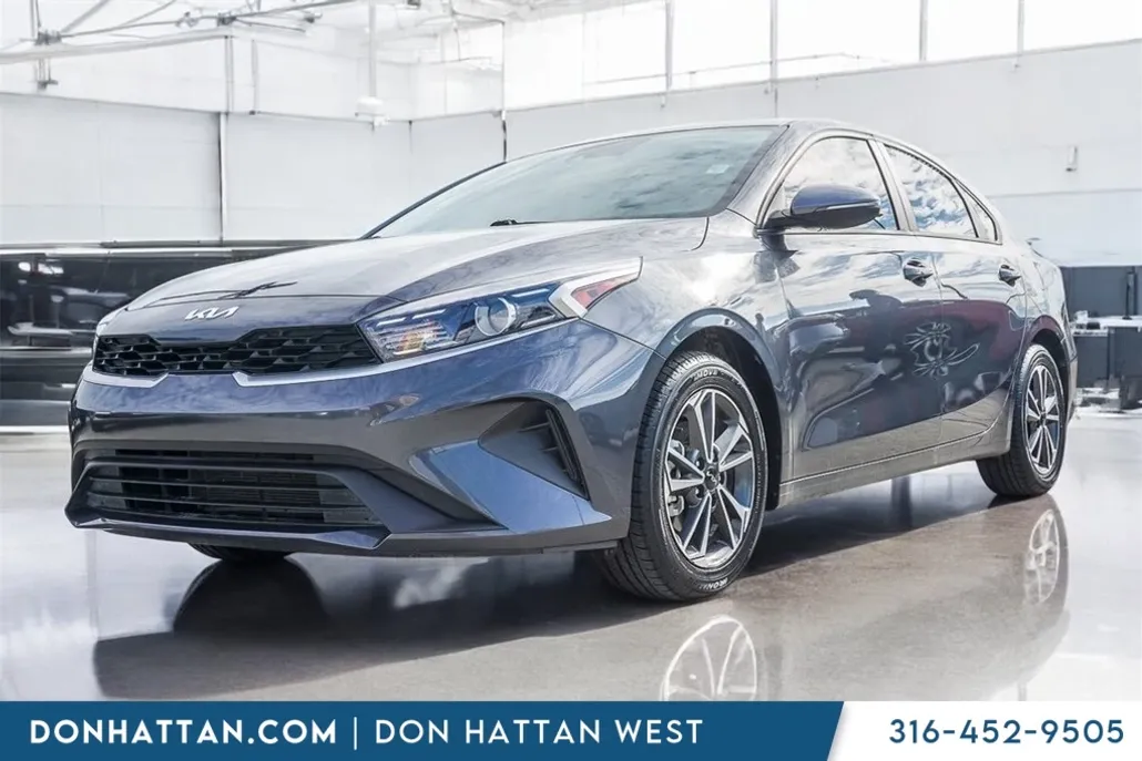 2023 Kia Forte LXS photo 1