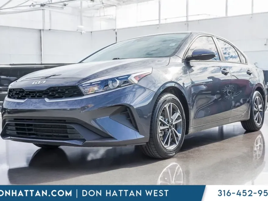 2023 Kia Forte LXS photo 1