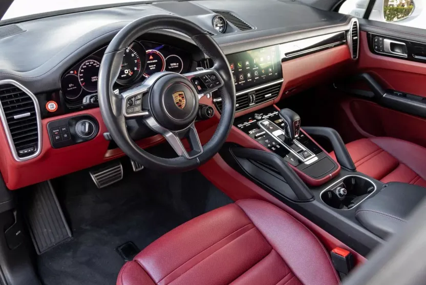 2022 Porsche Cayenne S photo 1