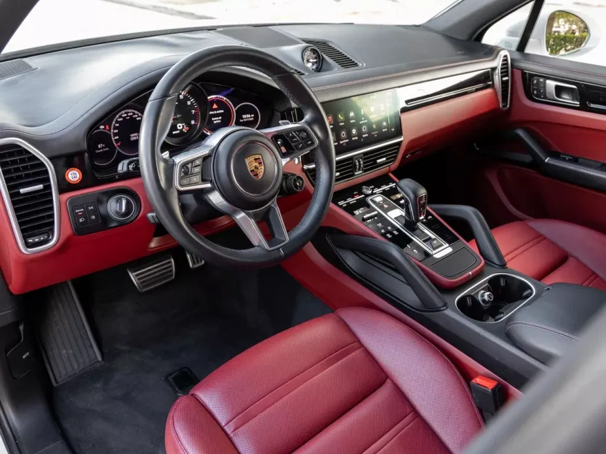 2022 Porsche Cayenne S photo 1