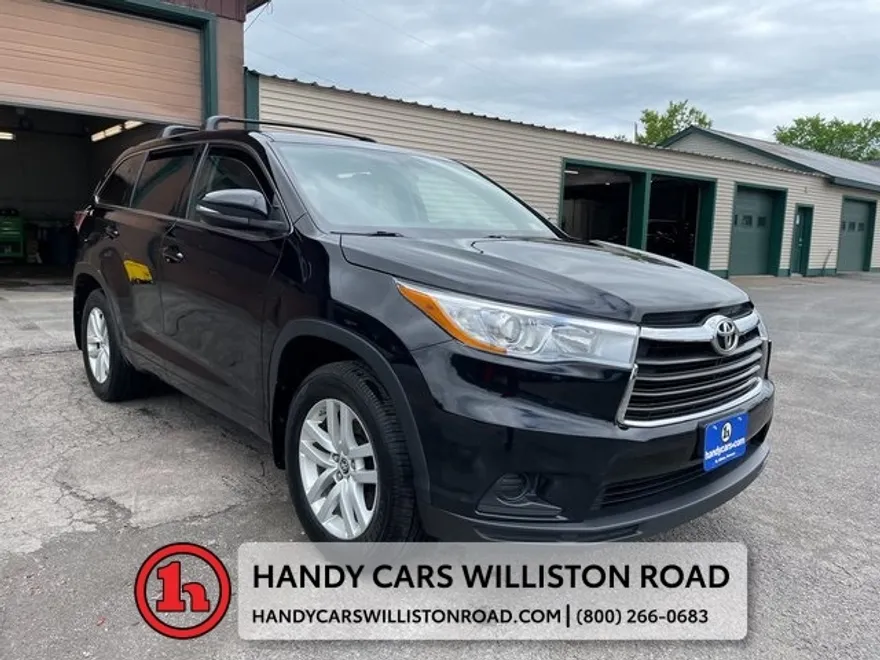 2016 Toyota Highlander LE photo 1