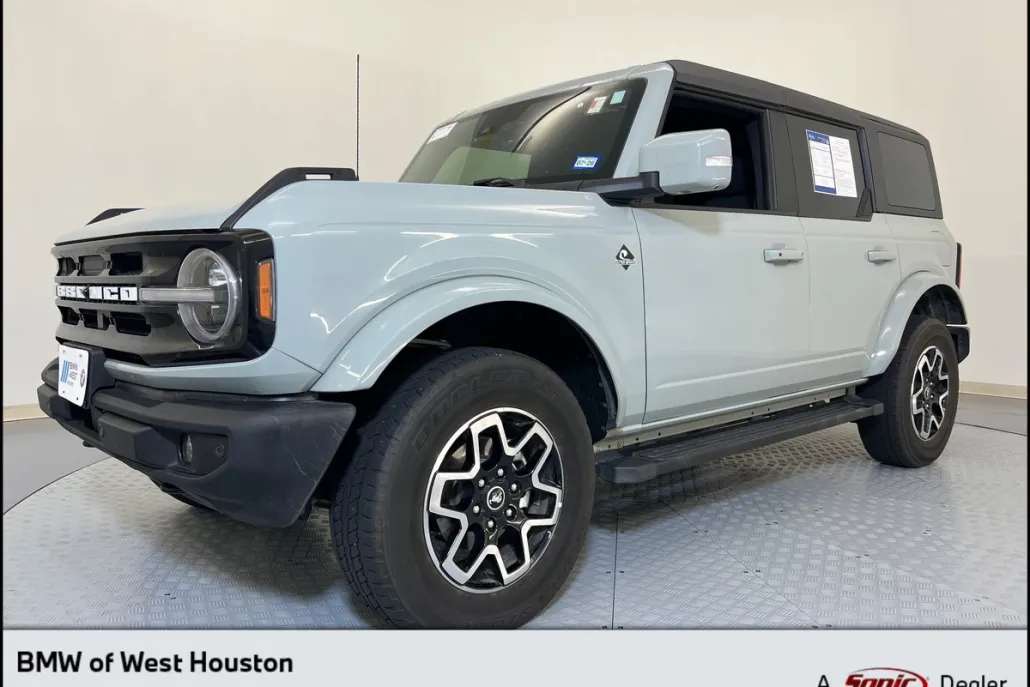2022 Ford Bronco Outer Banks photo 1