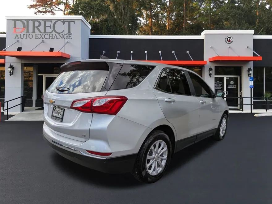 2021 Chevrolet Equinox LT photo 1