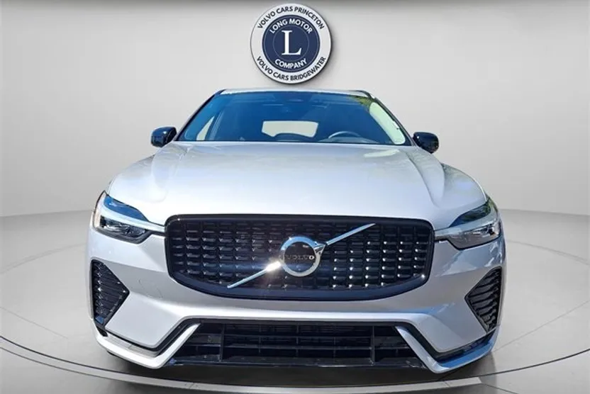 2025 Volvo XC60 Plus B5 photo 1