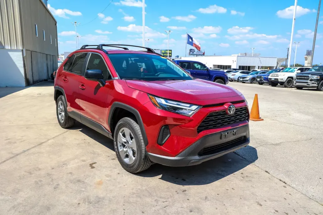 2025 Toyota RAV4 Hybrid LE photo 1
