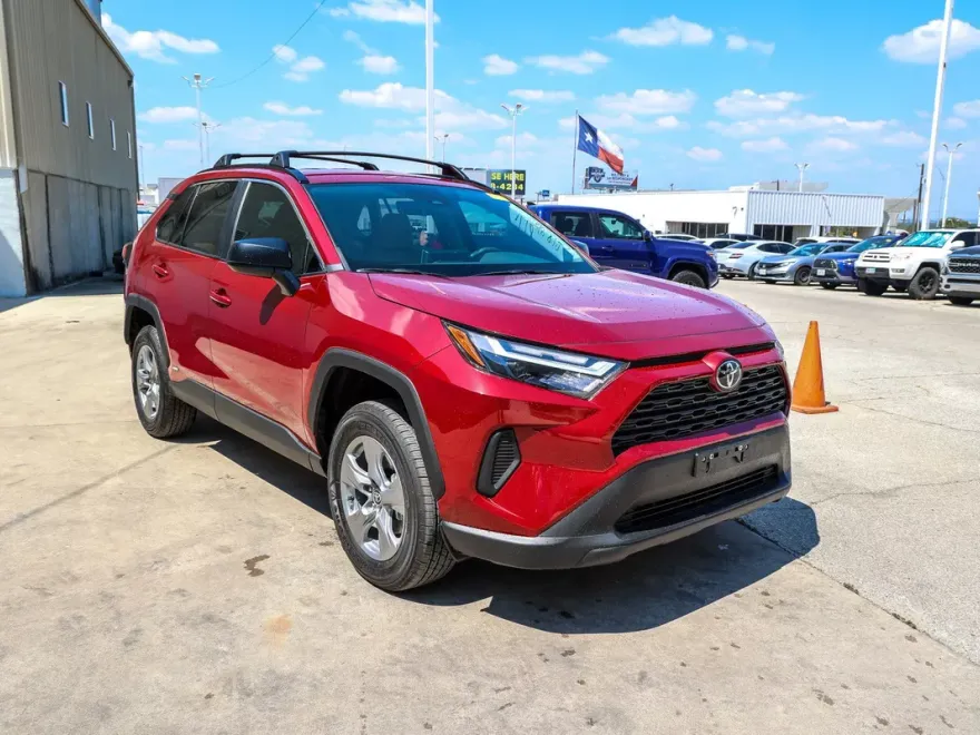 2025 Toyota RAV4 Hybrid LE photo 1