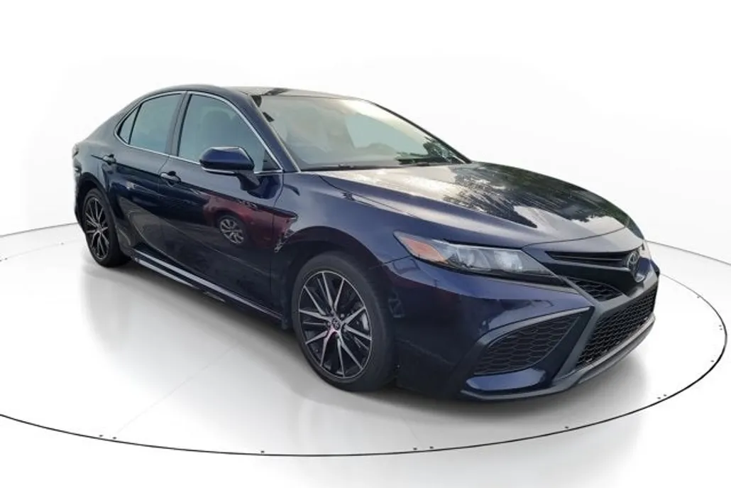 2022 Toyota Camry SE photo 1