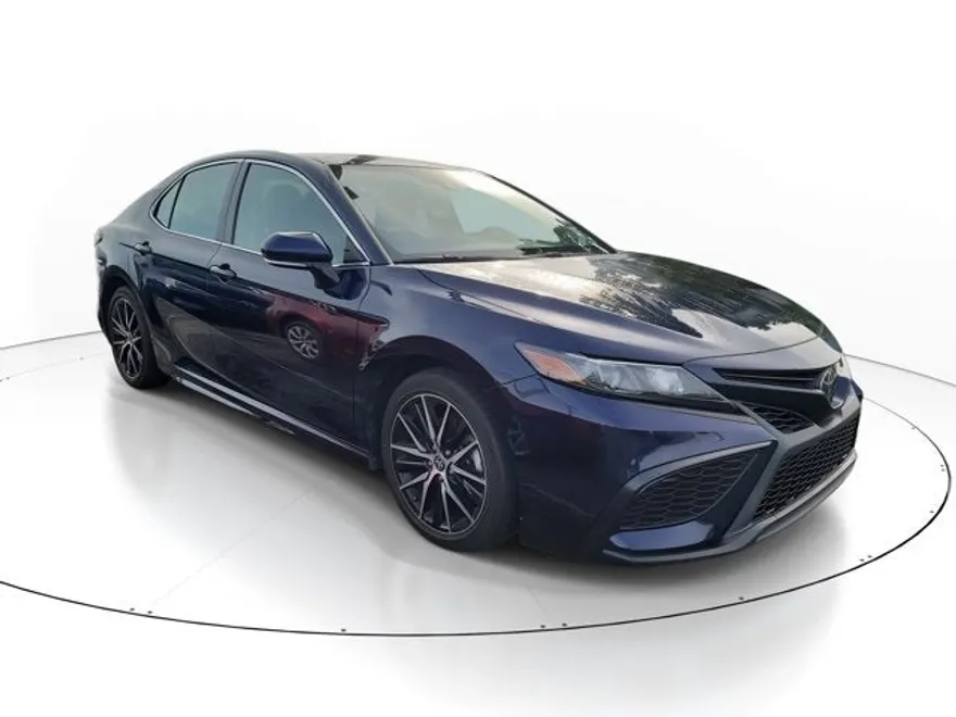 2022 Toyota Camry SE photo 1