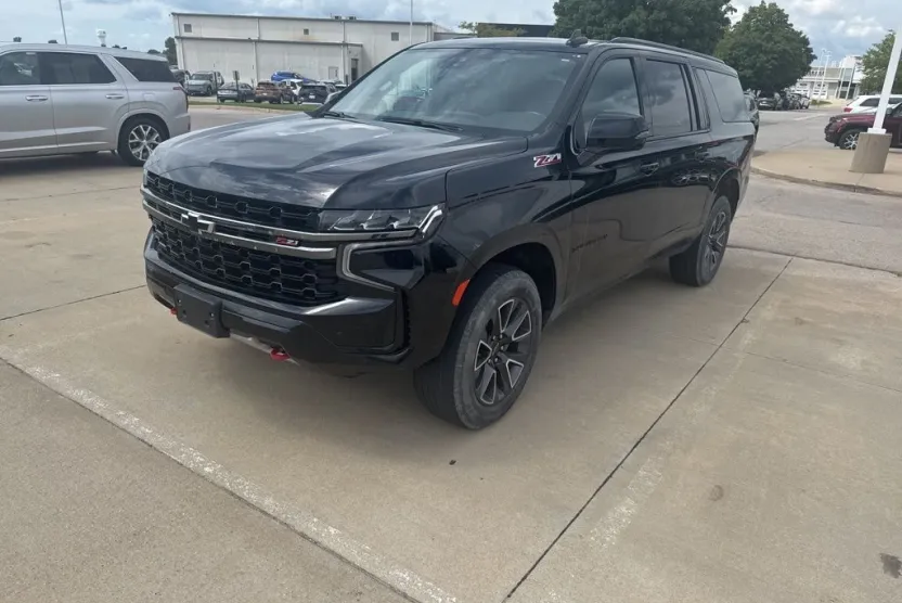 2021 Chevrolet Suburban Z71 photo 1