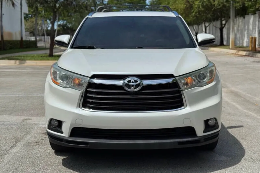 2014 Toyota Highlander XLE photo 1
