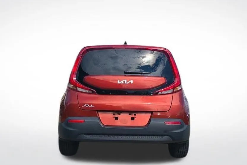 2022 Kia Soul LX photo 1