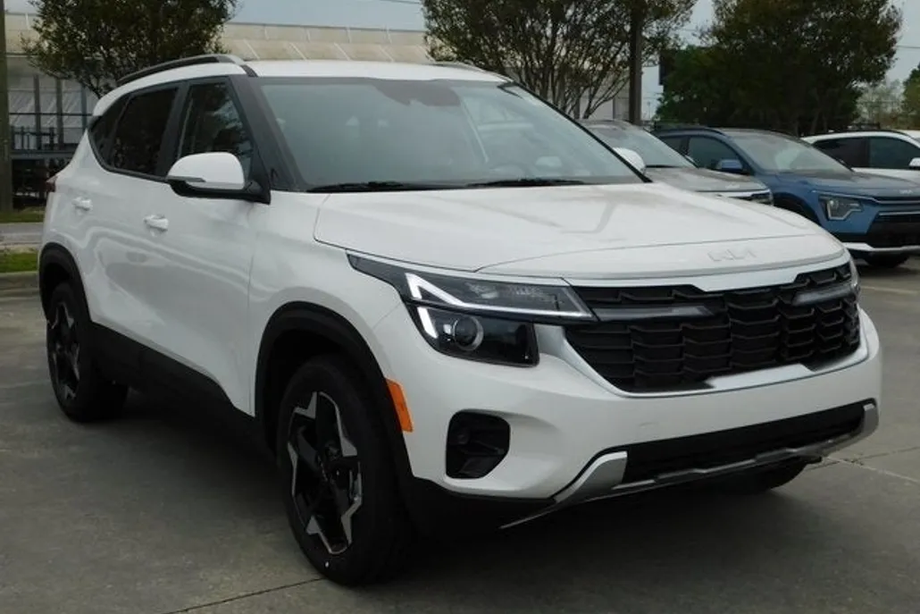 2025 Kia Seltos S photo 1