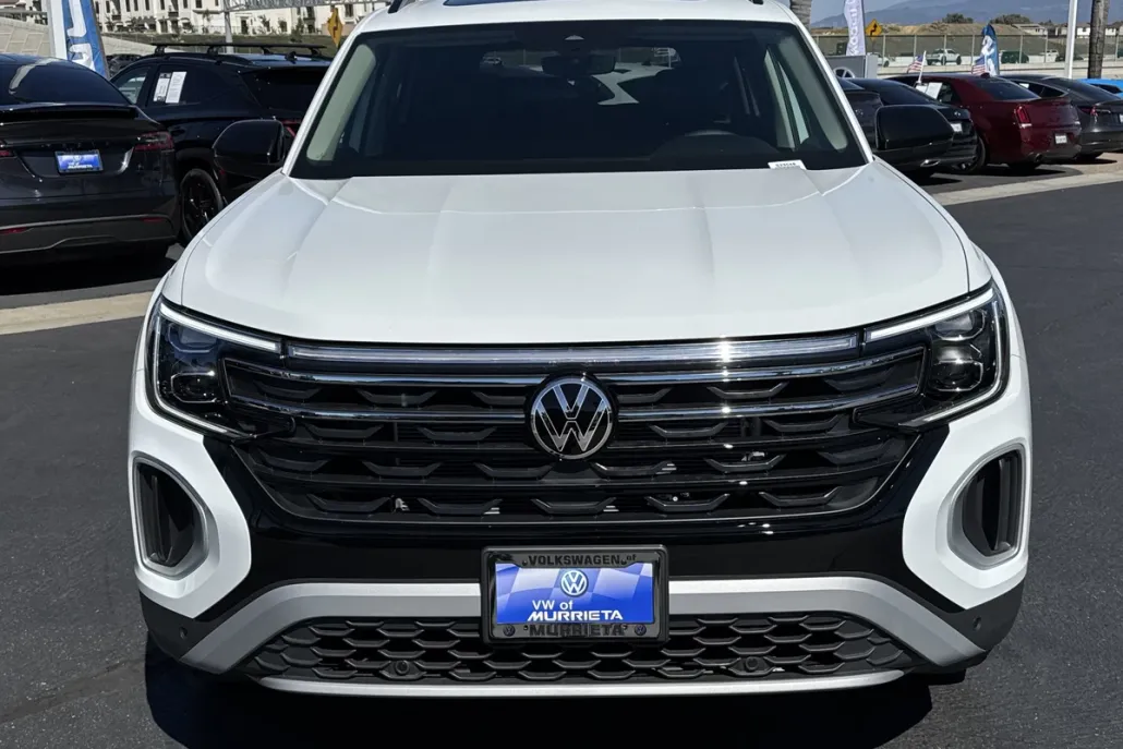 2025 Volkswagen Atlas Peak Edition SE photo 1