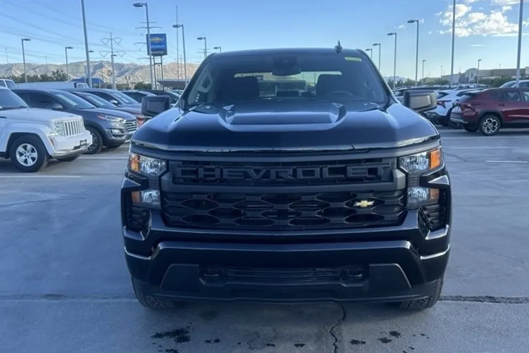 2025 Chevrolet Silverado 1500 Custom photo 1