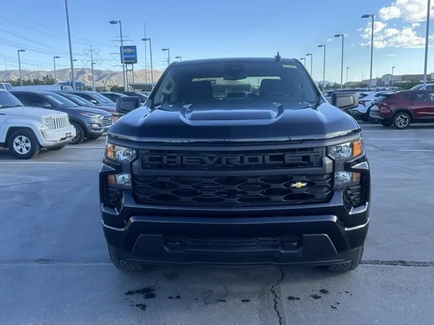 2025 Chevrolet Silverado 1500 Custom photo 1