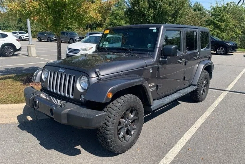 2016 Jeep Wrangler Unlimited Sahara photo 1