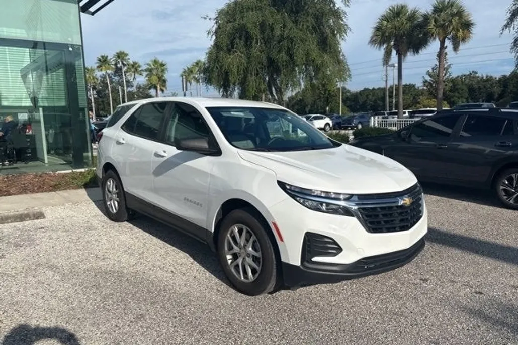 2024 Chevrolet Equinox LS photo 1