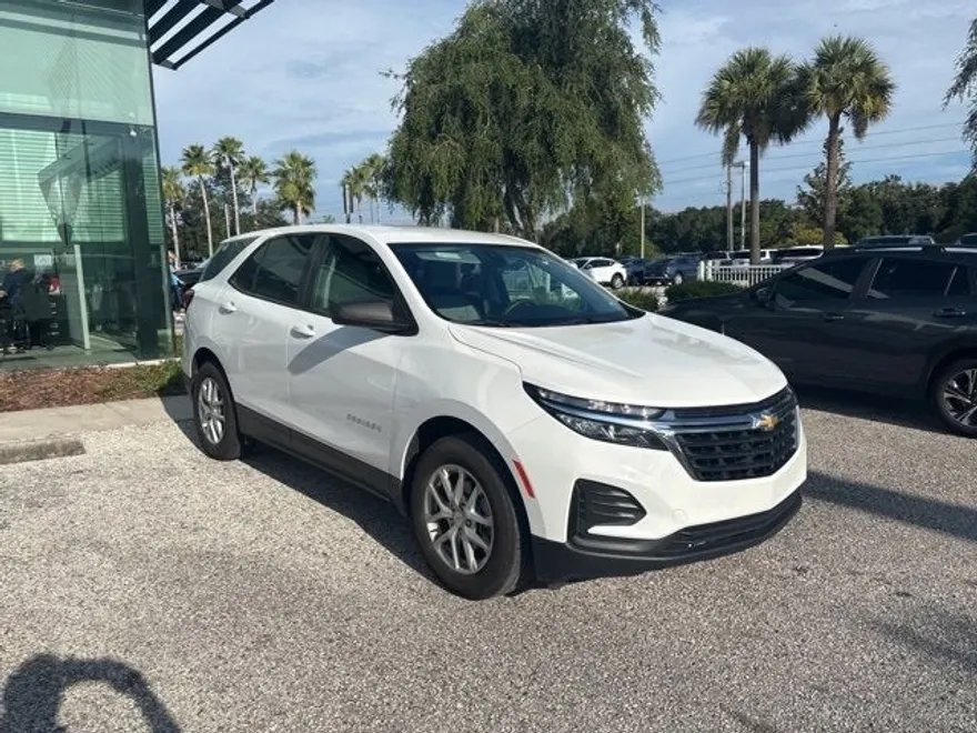 2024 Chevrolet Equinox LS photo 1