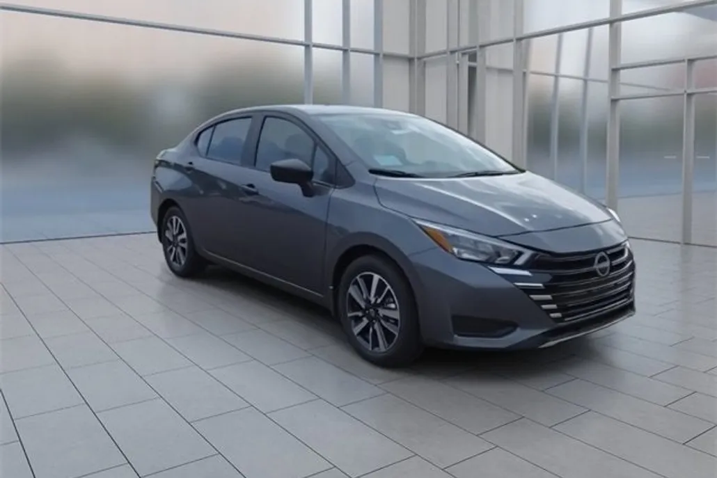 2025 Nissan Versa 1.6 S photo 1
