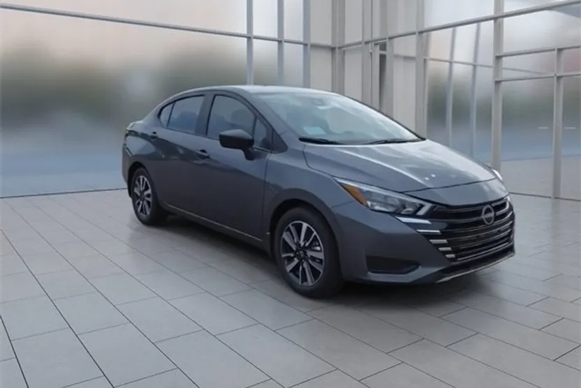2025 Nissan Versa 1.6 S photo 1