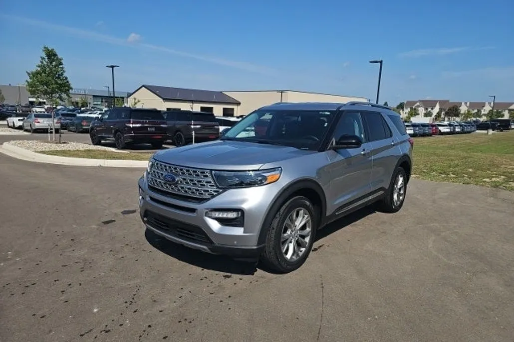 2023 Ford Explorer Limited photo 1