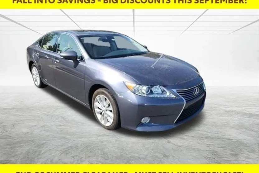 2013 Lexus ES 300h photo 1