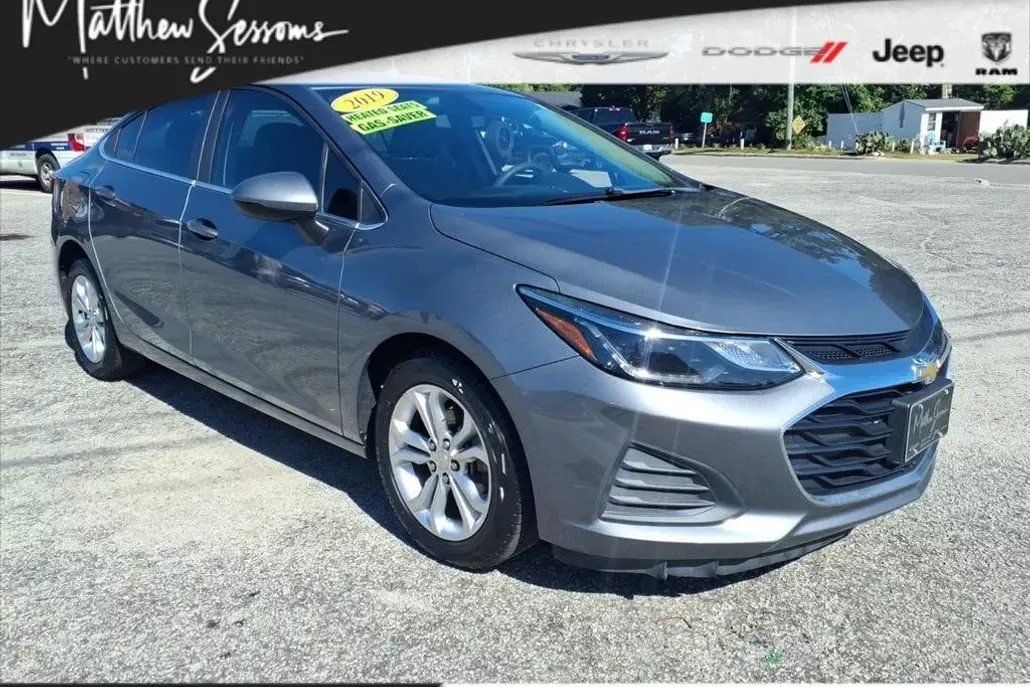 2019 Chevrolet Cruze LT photo 1